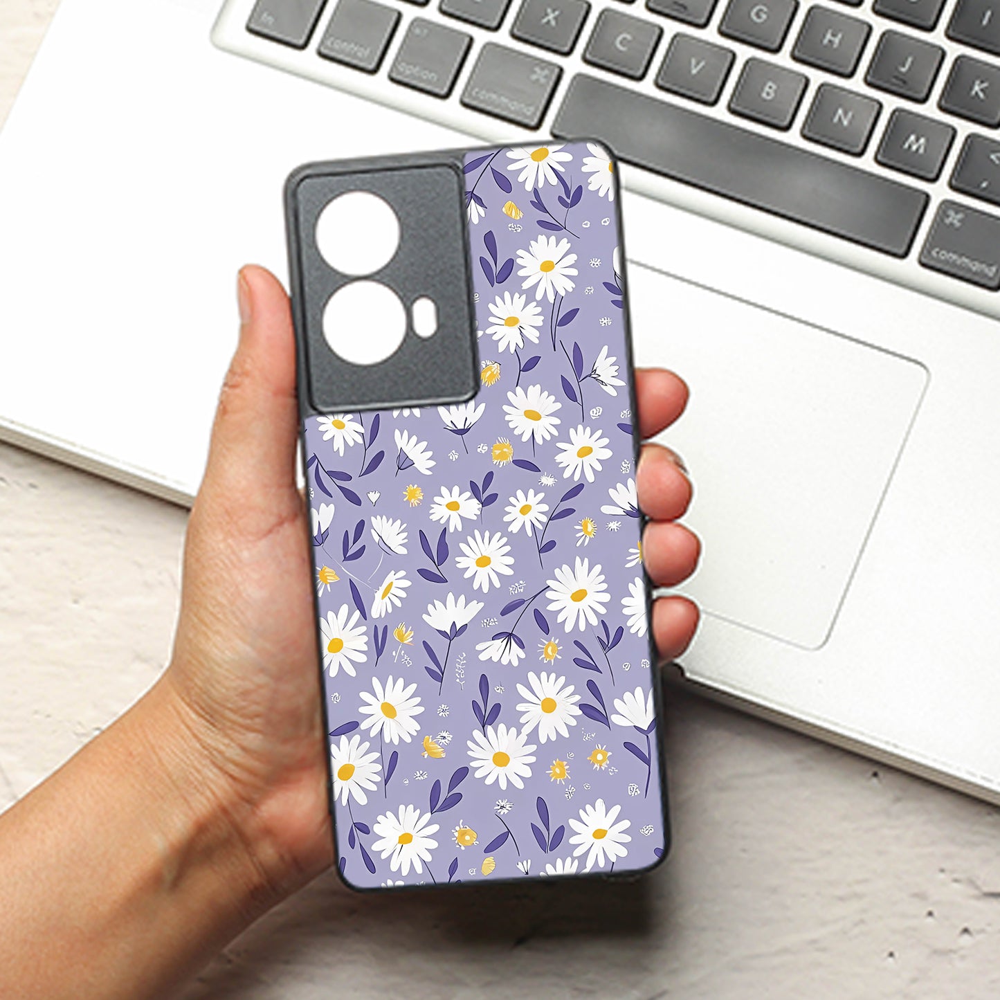 Lavender Daisies metal back case for Motorola G85
